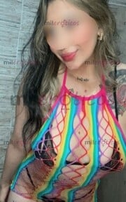 MONA, FLAQUITA TATUADA COMPLACIENTE DE PASO POR LA CIUDAD - FOTO 1