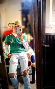 EL FLACO QUE TE HARÁ SONREÍR YA SEA POR LO DE ENFRENTE O ATRÁS. - FOTO 7