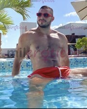 RICO MACHO MUSCULOSO PELUDO CON 20 CENTÍMETROS DE VERGA REALES DE VISITA - FOTO 1