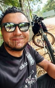 HOMBRE JOVEN CON MUCHA ENERGÍA Y GANAS DE SATISFACERTE - FOTO 1