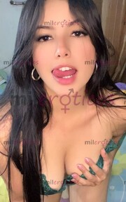 MUJER FLACA Y DELGADA CON VAGINA ROSADA Y APRETADA - FOTO 6