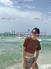 JOVEN TWINK DELGADO CALIENTE Y ALTO DE LA CIUDAD - FOTO 10