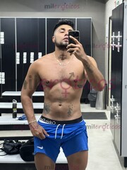J O VE N C O L O M B I À N O D I S C R E T O À P À C I O N À D O - FOTO 8