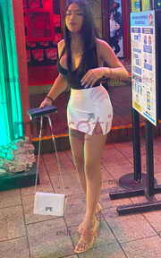 BONITA NIÑA ACT DISFRUTA DE MI PENE DE MUJER PRETTY GIRL ENJOY MY WOMAN