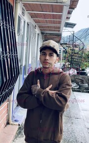 HOLA SOY JACOB UN CHICO VERGON DE PASO POR LA CIUDAD - FOTO 1