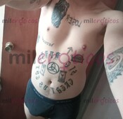 JOVEN ATLÉTICO TATUADO LISTO PARA COMPLACERTE - FOTO 4