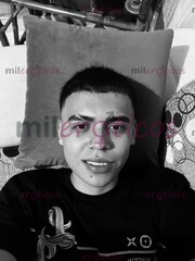 JOVEN POLLO DE 19 AÑOS, UNIVERSITARIO Y MUY CALIENTE - FOTO 2