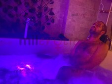 DESPIERTA TUS SENTIDOS: JACUZZI, MASAJES Y BIENESTAR - FOTO 1