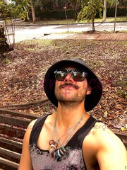 ACTIVO MASCULINO Y DISCRETO ATLÉTICO Y TATUADO - FOTO 9