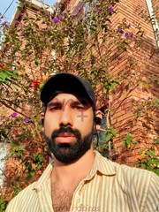 MIDDLE EASTERN GUY TALL, HAIRY TOP (FLUENT ENGLISH) - FOTO 9