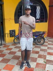 NEGRO SUPER DOMINANTE Y BASTANTE LECHERO Y SOY SÚPER CALIENTE Y BASTANTE GRANDE - FOTO 4