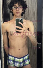 JOVEN UNIVERSITARIO TIPO NERD CON BUENA HERRAMIENTA PARA DARTE MUCHO PLACER. - FOTO 9