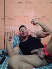 MORENO ATRACTIVO, BUEN CUERPO, CON CULO RICO Y VERGA LECHERA. HOLA SOY - FOTO 8