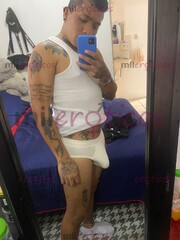 CHICO ATRACTIVO MORENO TATUADO VERGON SIN PROBLEMA DE ROL - FOTO 1