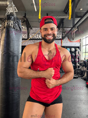 MASCULINO, ATLÉTICO Y DISCRETO BESOS, PASIÓN Y TRATO DE NOVIOS - FOTO 3