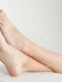 Chicas que se dejen hacer cosquillas en los pies por gusto o por apoyo economico