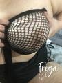 Freya, hermosa mujer con pechos 36 dd con panochita peludita