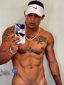 Moreno tatuado cuerpo atlético Vergón dominante
