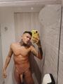 Videollamada contenido hot tatuado. Sacea tus fantasías con este pollo vergon