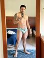 Macho dotado extranjero complaciente en tu ciudad