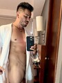 Atractivo thomas complaciente discreto para caballeros