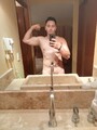 Joven dispuesto a complacer todos tus fantasías