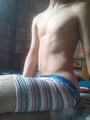 FOTOS DE UN CHICO APASIONADO Y LLENO DE ENERGÍA QUE DISFRUTA DE SU SEXUALIDAD