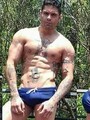 FOTOS DE IMPONENTE HOMBRE MACHO, MUY GUAPO. ROSTRO, CUERPO Y BUENA VERGA