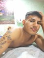 FOTOS DE POLLO VERGA CURVA LISTO PARA COMPLACER TUS FANTASÍAS