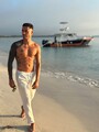FOTOS DE NUEVO EN PLAYA HETERO ACTOR LATINO 100% REAL