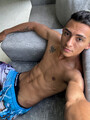 FOTOS DE JOVEN CARIÑOSO COMPLACIENTE CON LUGAR DISCRETO