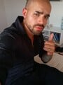 FOTOS DE HOMBRE MASCULINO, TRIGUEÑO, TATUADO, VELLUDO Y MUY COMPLACIENTE