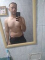 FOTOS DE RUBIO DE BUEN CUERPO.OJOS AZULES CON VERGA GRUESA Y LARGA