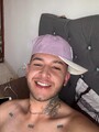 FOTOS DE JOVEN MACHO TATUADO SERIO, NUEVO EN LA CIUDAD