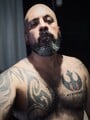 FOTOS DE CABRÓN DE 1.82, MORENO, PELUDO , TATUADO Y DOTADO.