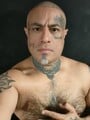 FOTOS DE CHACAL ACTIVO, AMANTE DEL BESO NEGRO, RAPADO, TATUADO, VELLUDO Y COMPLACIENTE.