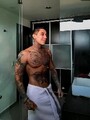 FOTOS DE MYKE, UN ACTOR XXX COLOMBIANO Y TATUADO!