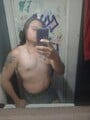 FOTOS DE JOVEN DE 25 AÑOS DE CABELLO LARGO Y TATUADO