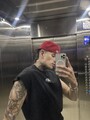 FOTOS DE HEY , JOVEN TATUADO ATLÉTICO LISTO PARA COMPLACERLO