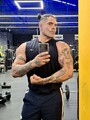 FOTOS DE EL REGALO PERFECTO PARA ELLA UN MACHO FITNESS GUAPO Y DOTADO
