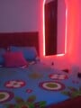 FOTOS DE HABITACIONES DISPONIBLES PARA TRABAJAR EN BUENA ZONA DE BARRANQUILLA COMODAS