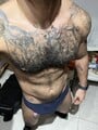 FOTOS DE HIBROCALIDO ACTIVO, TATUADO MORENO Y PELUDO CON VERGA GRUESA