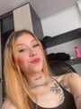 FOTOS DE RUBIA TATUADA DE OJOS CLAROS BLANQUITA CURVILINEA