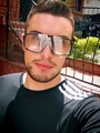 FOTOS DE PROFESIONAL MASOTERAPEUTA MASCULINO ATIENDO PAREJAS HETERO Y BISEXUALES