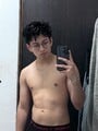 FOTOS DE JOVEN DISCRETO Y PASIVO, AMBIENTE RELAJADO.