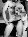 FOTOS DE CHICO CALIENTE, ACUERPADO Y VELLUDO PARA DARTE TODO EL PLACER QUE BUSCAS