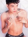 FOTOS DE JOVEN UNIVERSITARIO VERSATIL PAS PARA JUGAR CONTIGO