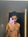 FOTOS DE CHICO JOVEN, RELAJADO Y ATENTO PARA COMPLACERTE