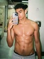 FOTOS DE DISPONIBLE VERGON DE CUERPO ATLÉTICO, SERIO Y RESERVARDO