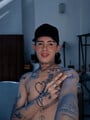 FOTOS DE JOVEN VERSÁTIL TATUADO CON BUENA VERGA Y NALGA